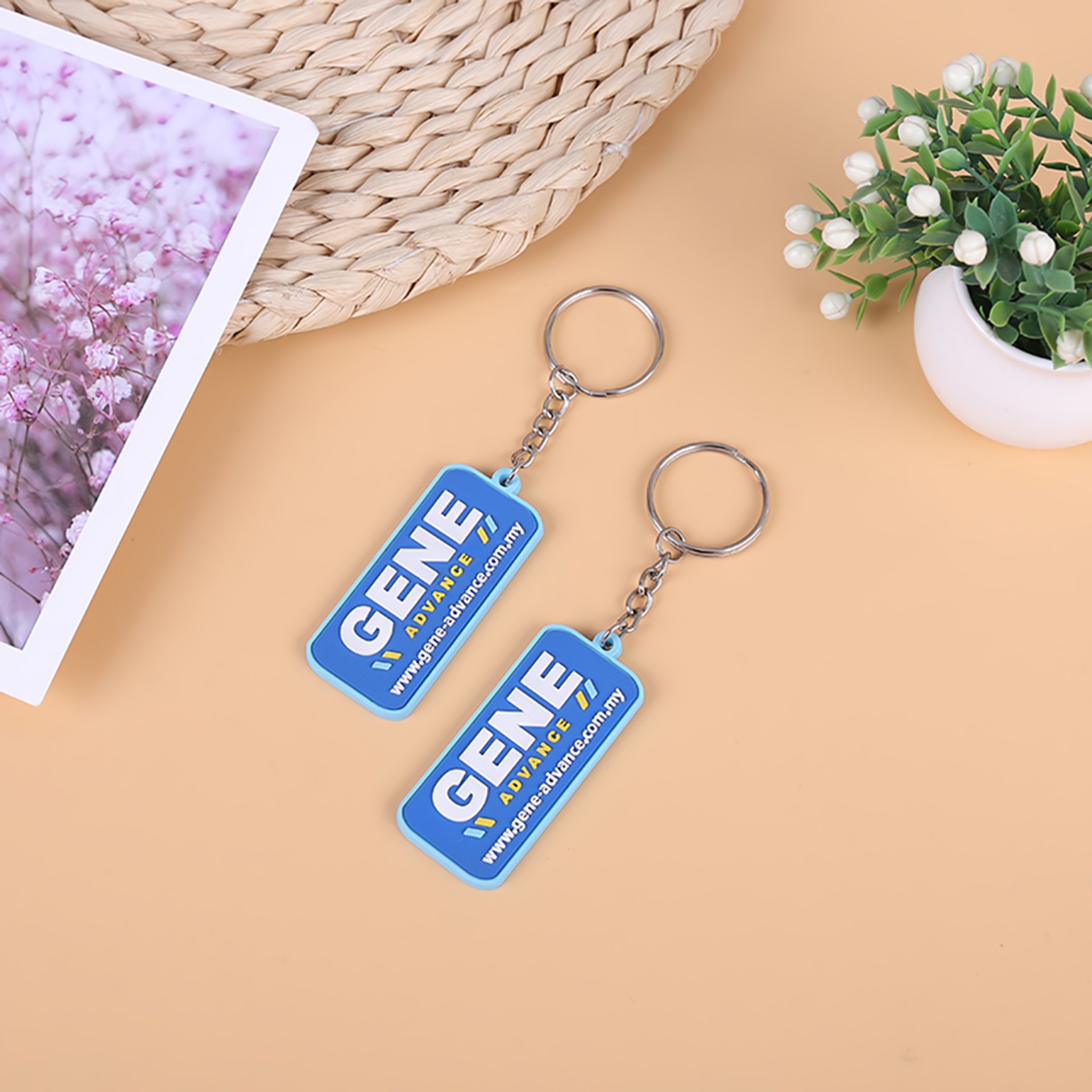Personalized keychain custom logo letter name keyrings pvc rubber silicone key ring logo key chain