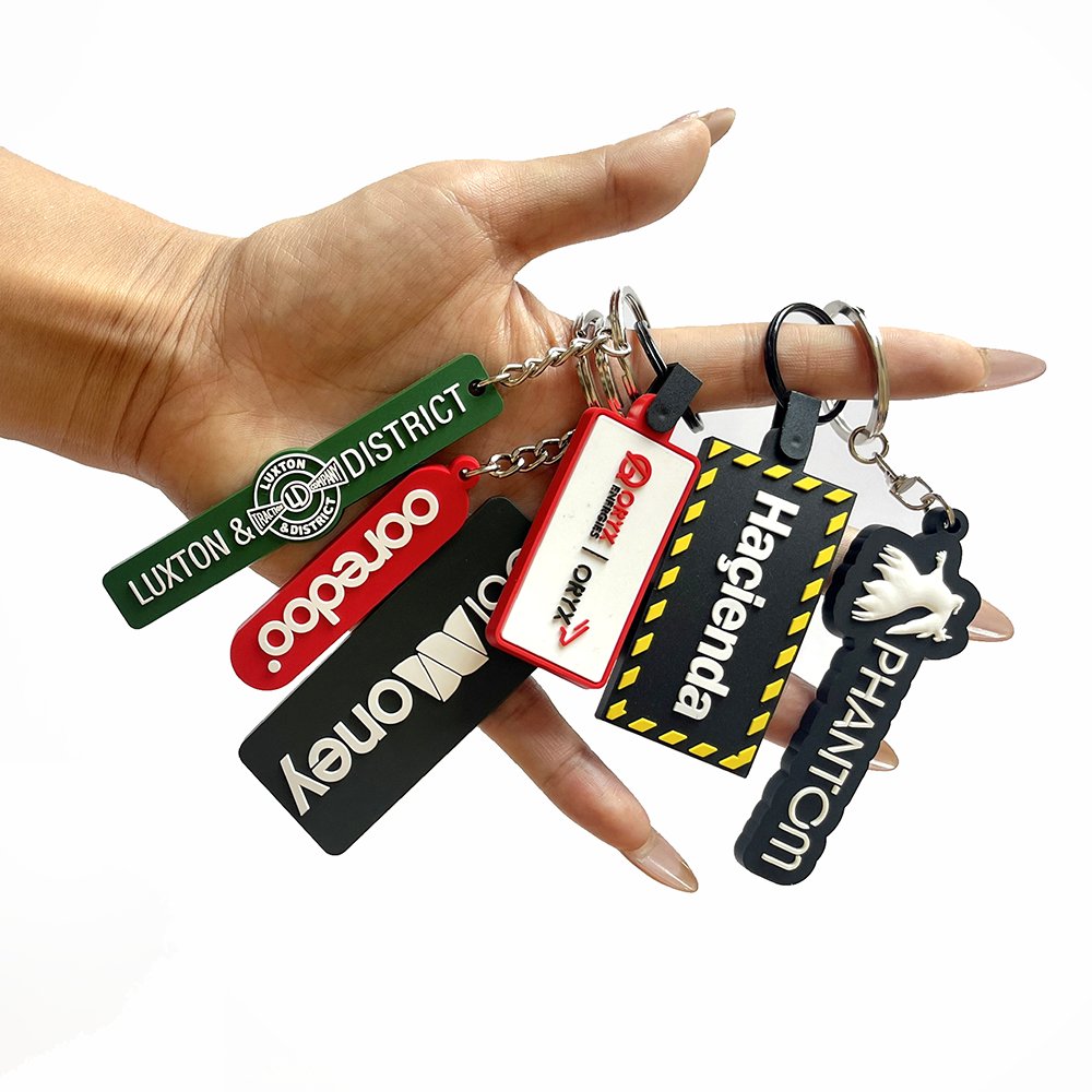 Personalized keychain custom logo letter name keyrings pvc rubber silicone key ring logo key chain