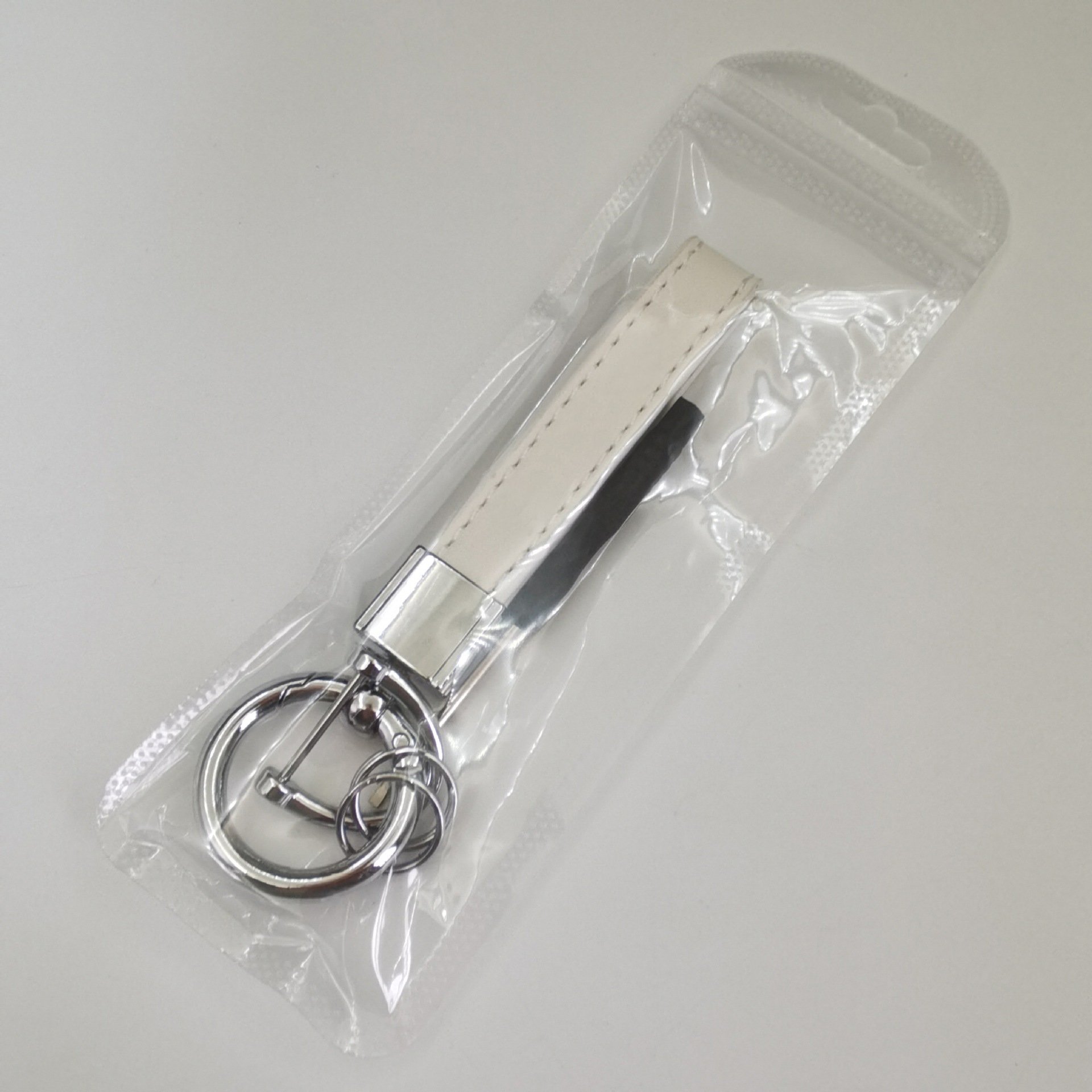 New car key chain metal creative fashion custom car logo leather key chain pendant