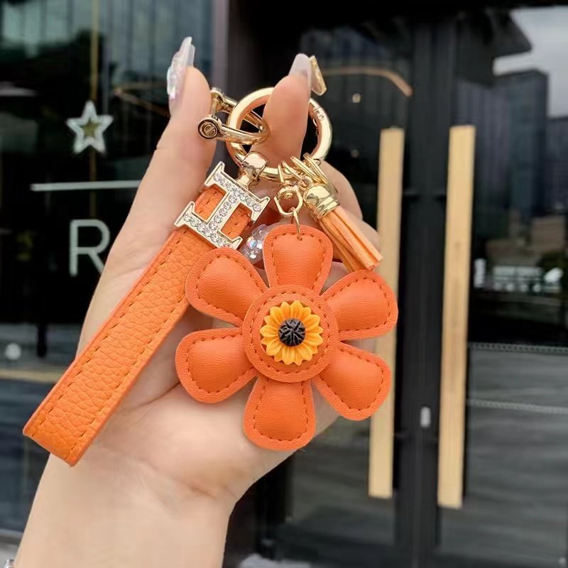New sunflower tassels car keychain bag pendant car key ring women bag charms designer leather luxury keychains