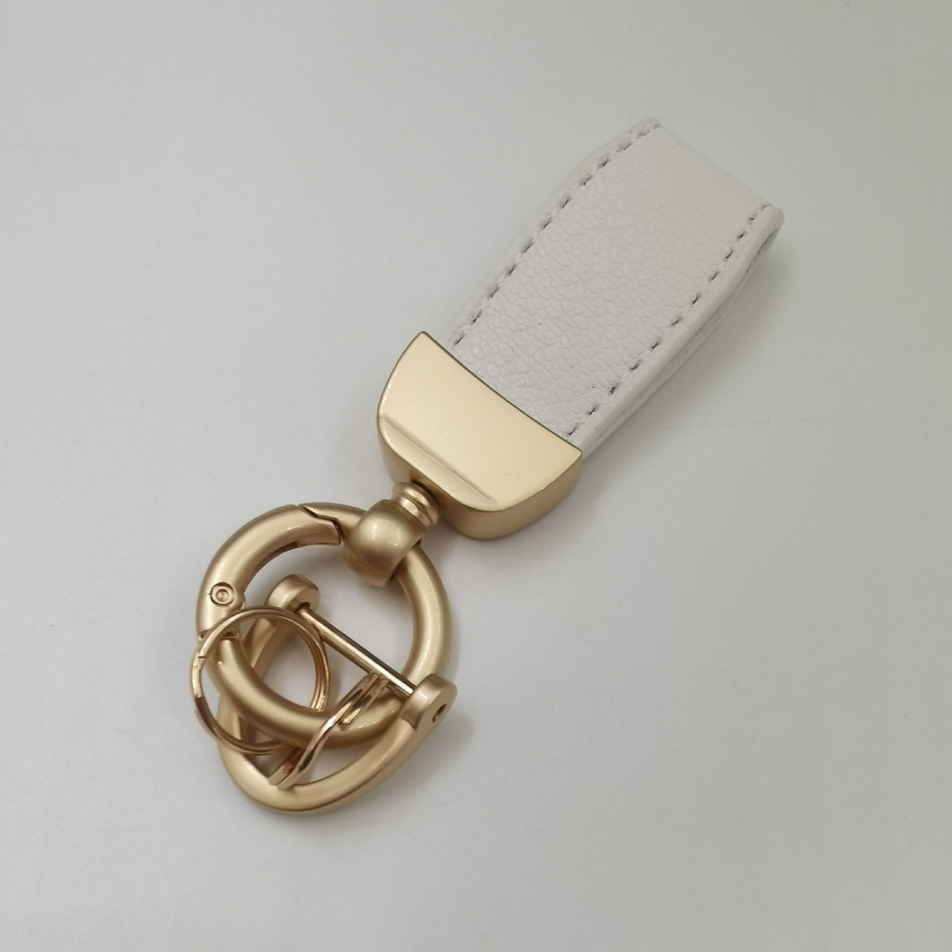 Customizable LOGO French lambskin car key chain High-grade leather car key ring accessories Car decoration accessories