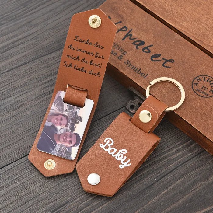 Customized Wholesale Promotional Gifts Car Keychain Accessories Charms Fashion Hooked Leather Keychains