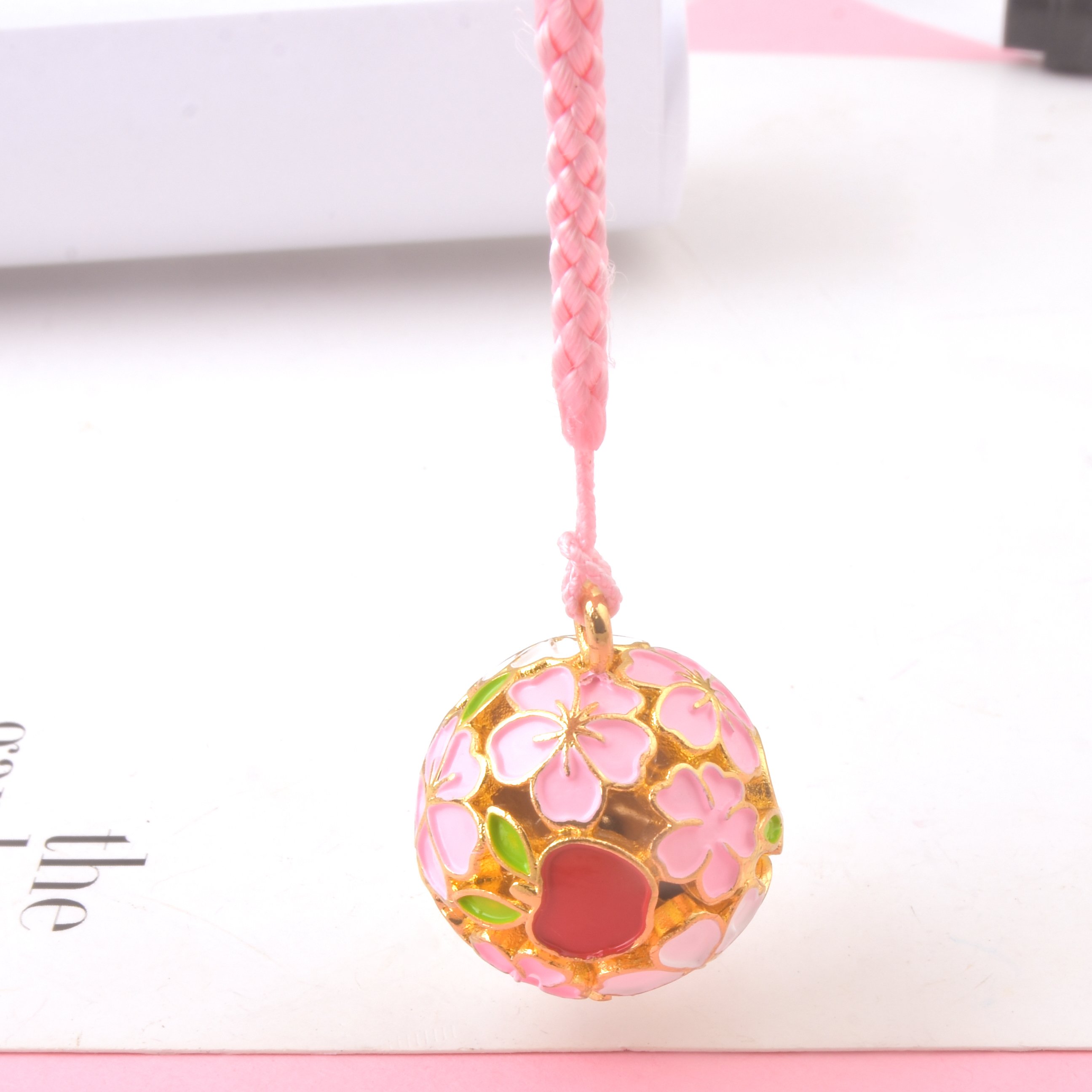 Japanese Sakura KeyChains Car Bag Cell Phone Decoration Pendant Enamel Bell Pendent Charm Car Key Chain