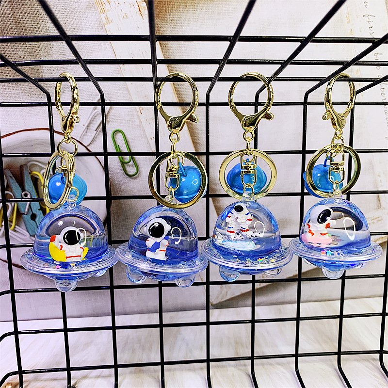 Wholesale Cartoon Blue Acrylic Astronaut Key Accessories Bag Pendant Car Keyring Floating Oil Key Chain Liquid Keychain