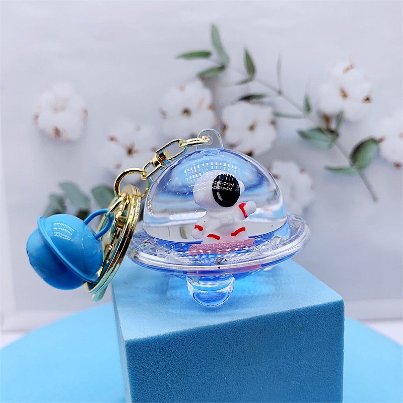 Wholesale Cartoon Blue Acrylic Astronaut Key Accessories Bag Pendant Car Keyring Floating Oil Key Chain Liquid Keychain