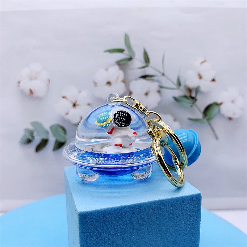 Wholesale Cartoon Blue Acrylic Astronaut Key Accessories Bag Pendant Car Keyring Floating Oil Key Chain Liquid Keychain