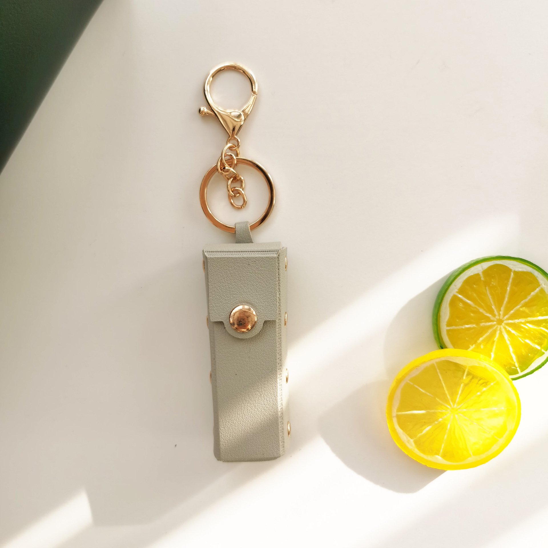 Leather lip gloss holder key chain Chapstick Lipstick Case Potable Clip-on Sleeve Lipstick Keychain Holder Makeup Accessories