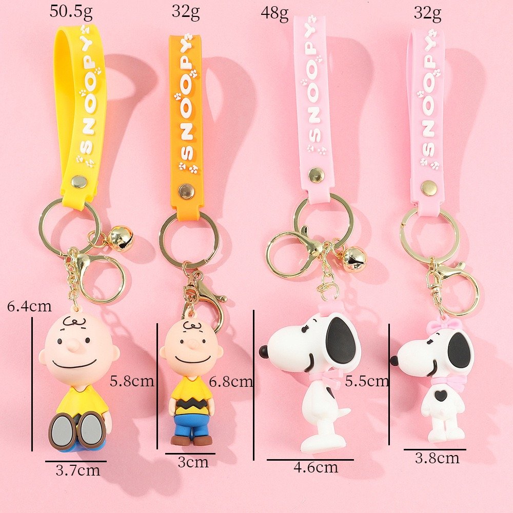 Cute custom snoopy keychain 3D pvc cartoon Anime keychains silicon rubber Bag Pendant keyring promotional character key chain