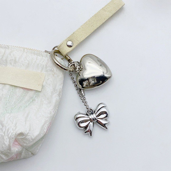 Popular Y2K Silver Heart Bow Keychain Vintage Metal Bowknot Keyring Fashion Bag Pendant Backpack Hanging Accessories