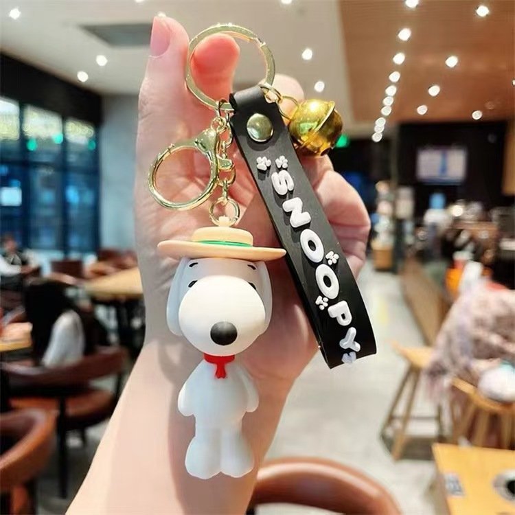 Rubber Cartoon Keychain PVC Snoopy Charlie Keychain 3D Doll Cute Bag Pendant Car Key Rings Accessories Children Toys Ornament