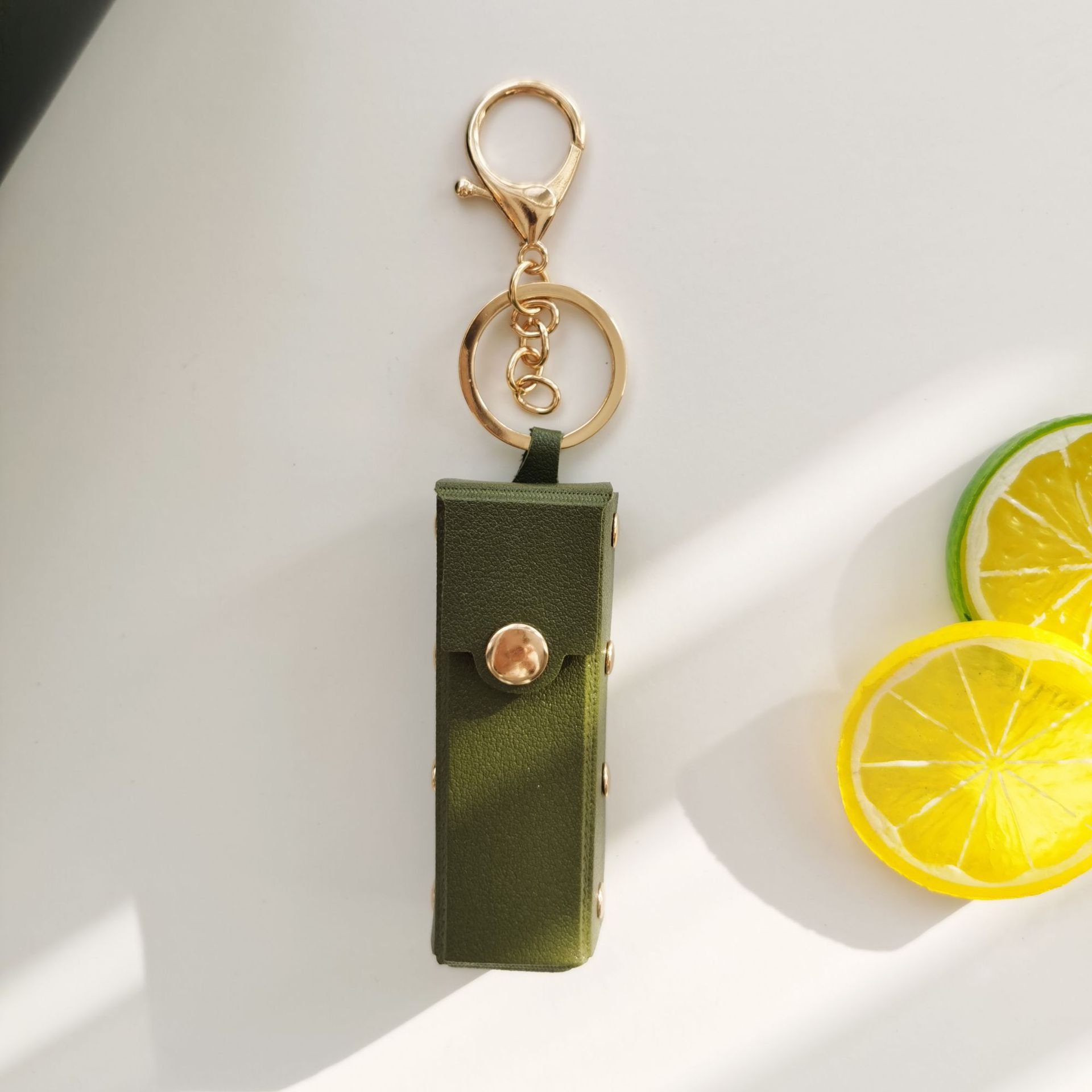 Hot Sale Cute Mini PU Leather Lipstick Holder Keychain Storage Bag Travel Accessories Women Makeup Lip Gloss Holder Keychain