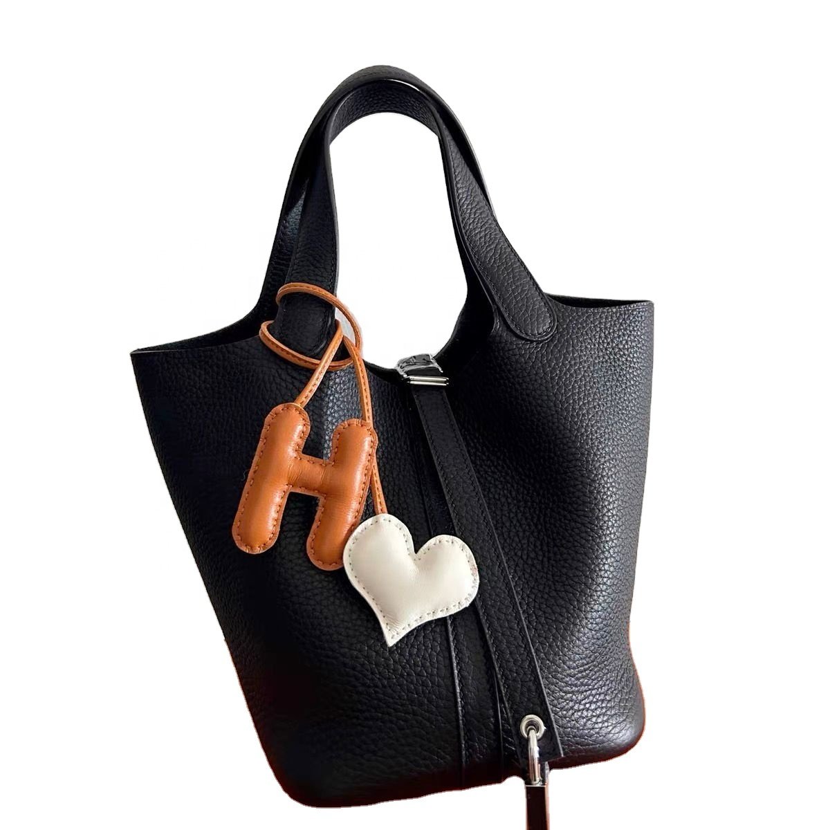 New leather shape heart alphabet letter key chain pendant ornament luxury car keychain accessories designer bag charms