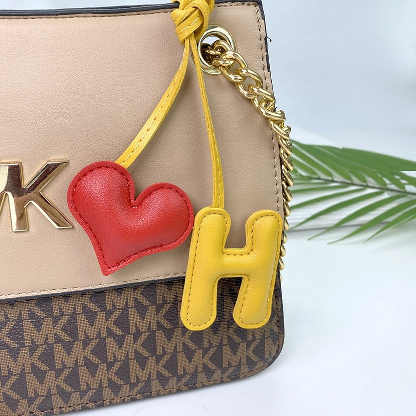 New leather shape heart alphabet letter key chain pendant ornament luxury car keychain accessories designer bag charms