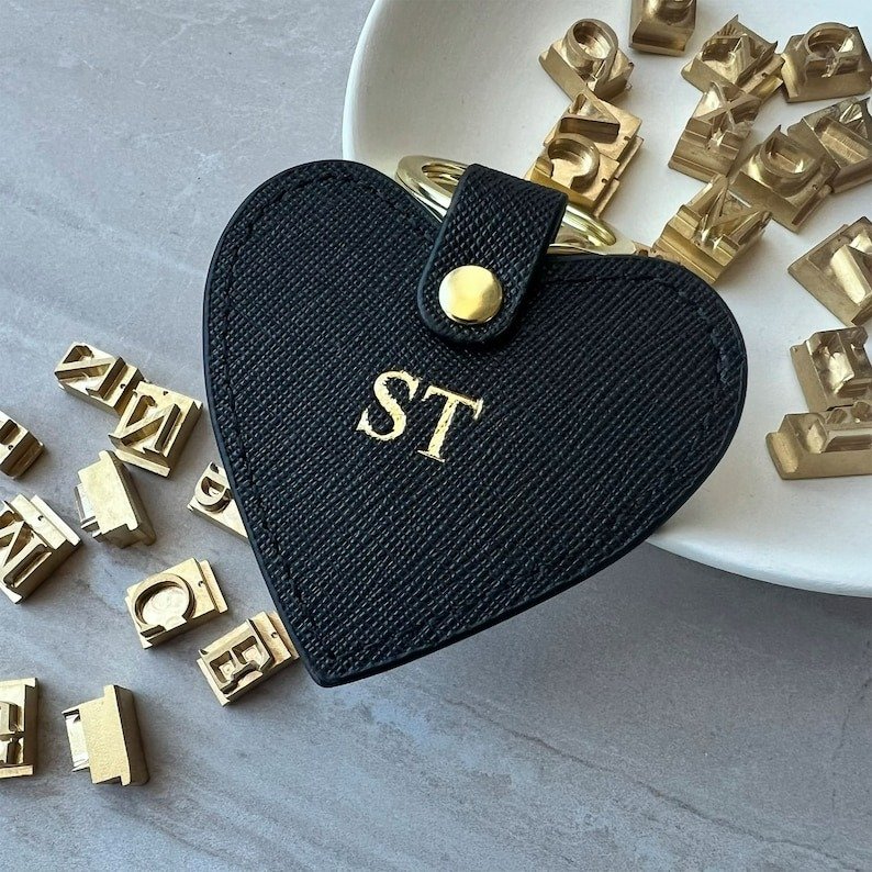Personalised Custom Leather Keychain Lager Heart Pendant Keychains Creative Name Initials Keyring For New Car Bag Key Gift
