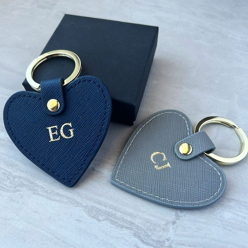Personalised Custom Leather Keychain Lager Heart Pendant Keychains Creative Name Initials Keyring For New Car Bag Key Gift