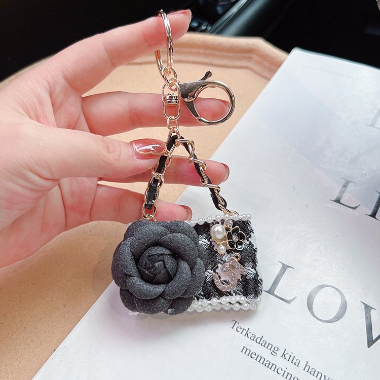 Creative Beautiful Bag Keychains Delicate Key Chain Women Charm Keyring Gifts Creative Camellia Handbag Bag Pendant Keychain
