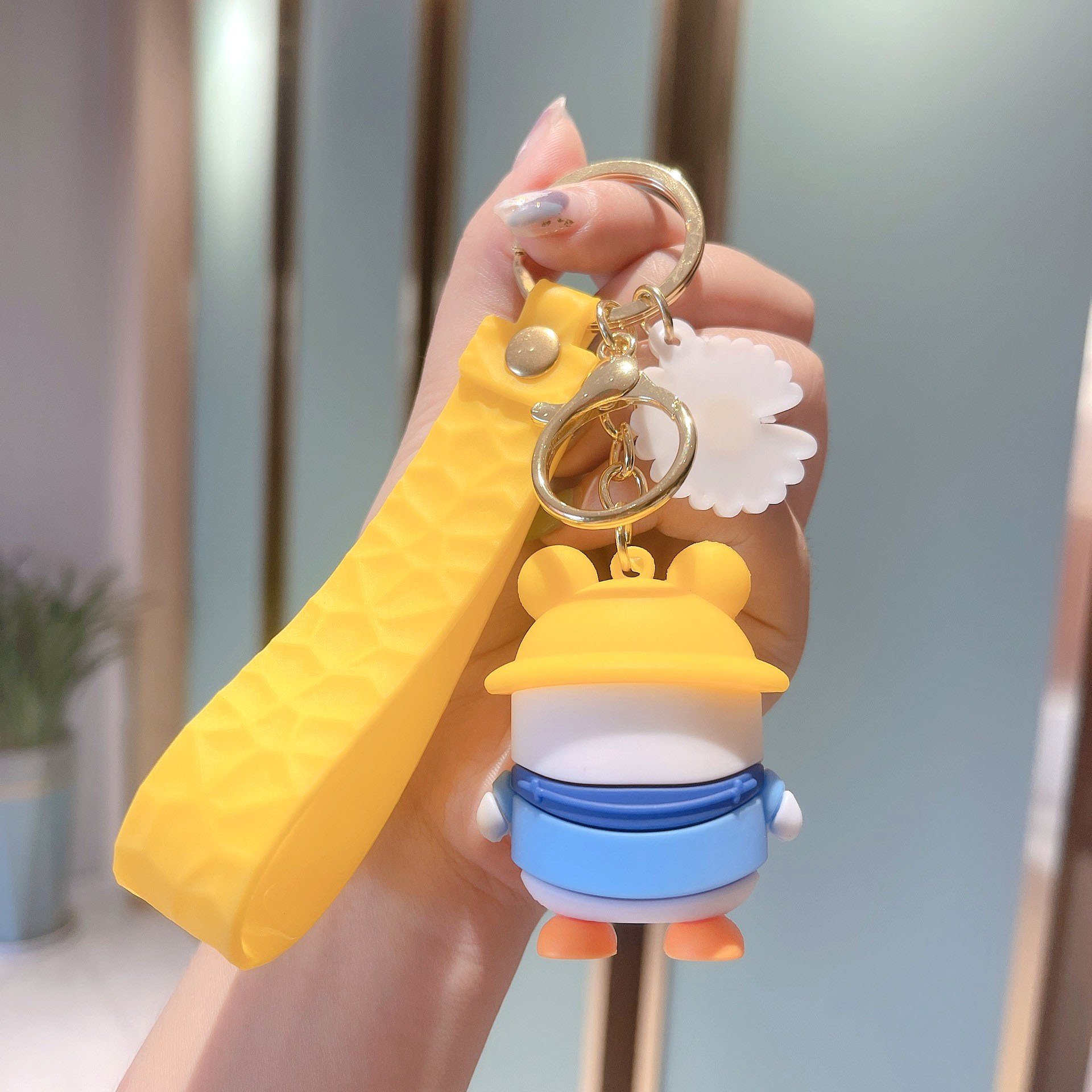 Creative cute Daisy duck anime car key chain cartoon PVC soft plastic key chain pendant Birthday gift bag decoration key ring