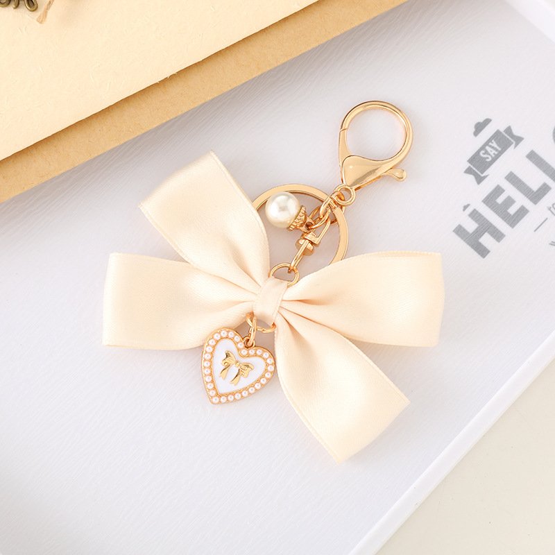 Luxury Pearl Keychain Heart Bow Handmade Fashionable Cheerleading Car Keychain Pendant New Fabric Ribbon Bow Pendant Accessories