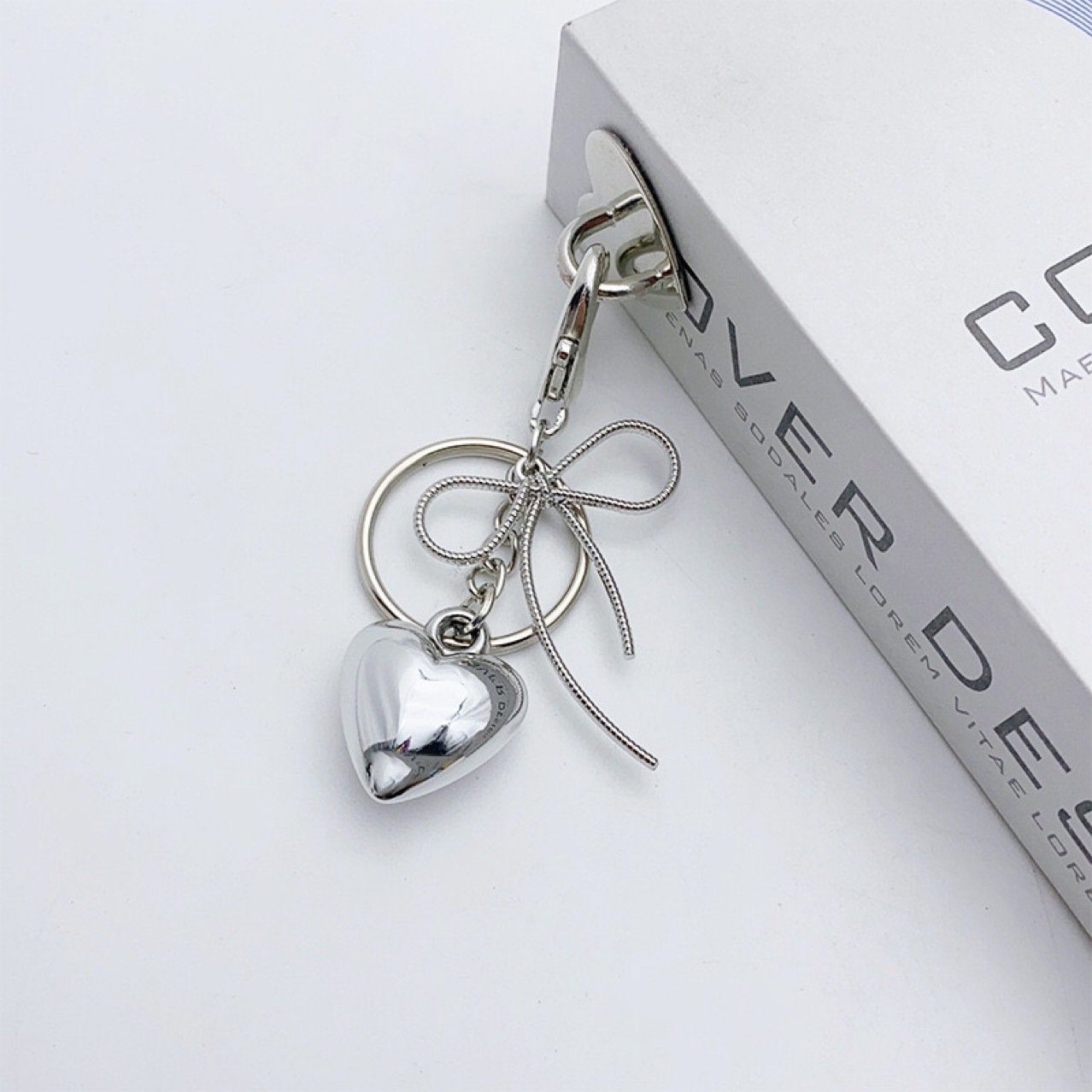 Niche Design Ins Style Simple Bow 3D Love Silver Heart Pendant Metal Keychain Bag Pendant For Girls Hanging Accessories Gifts