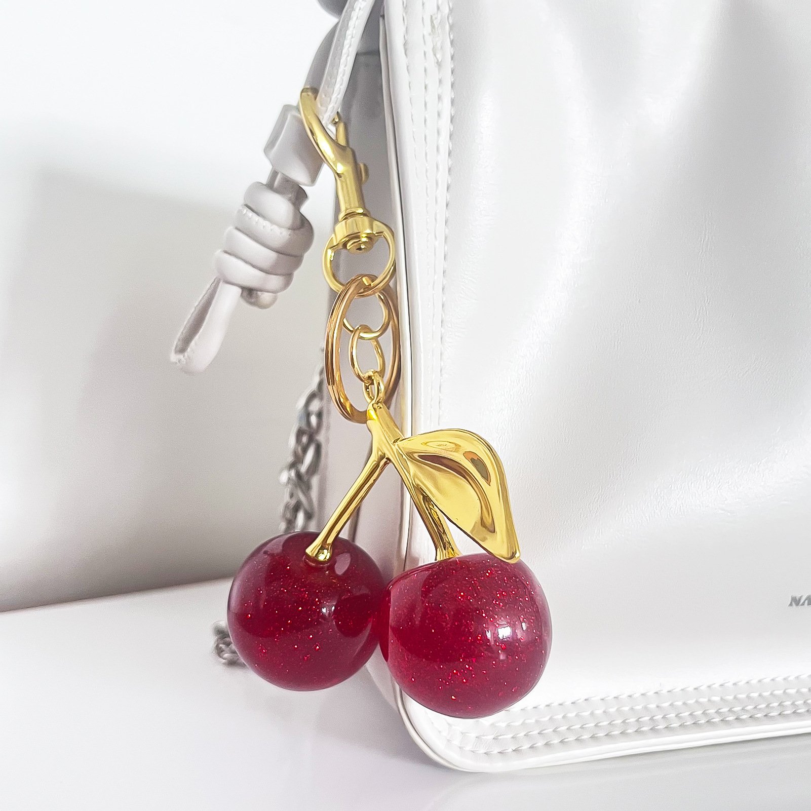 Luxury Bag Pendant Keychains for Women Couples Cute Metal Car Key Chains Jewelry Gift Decoration Accessories