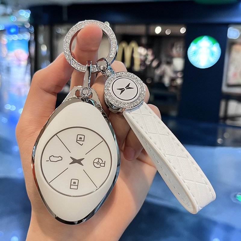 Luxury Diamond Metal Car Key Case Holder Keychain For Xpeng G6 G9 P7 P5 G3 Key Fob Protection Accessories