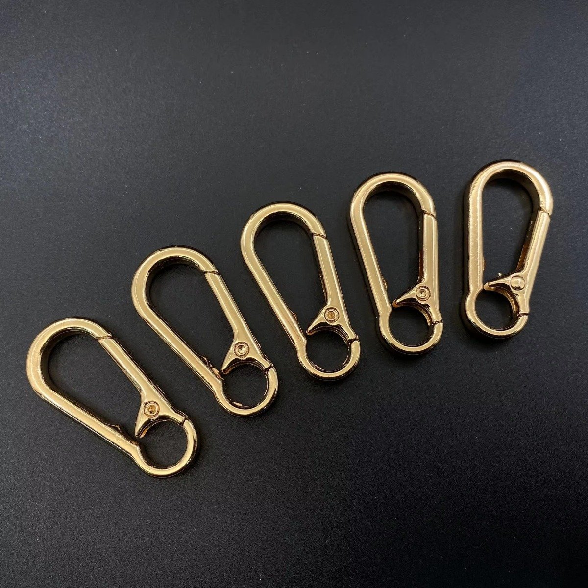 Spring Keychain Climbing Hook Black Clasp Car Keychain Simple Strong Carabiner Shape Keychain Accessories Metal Vintage Key Chai