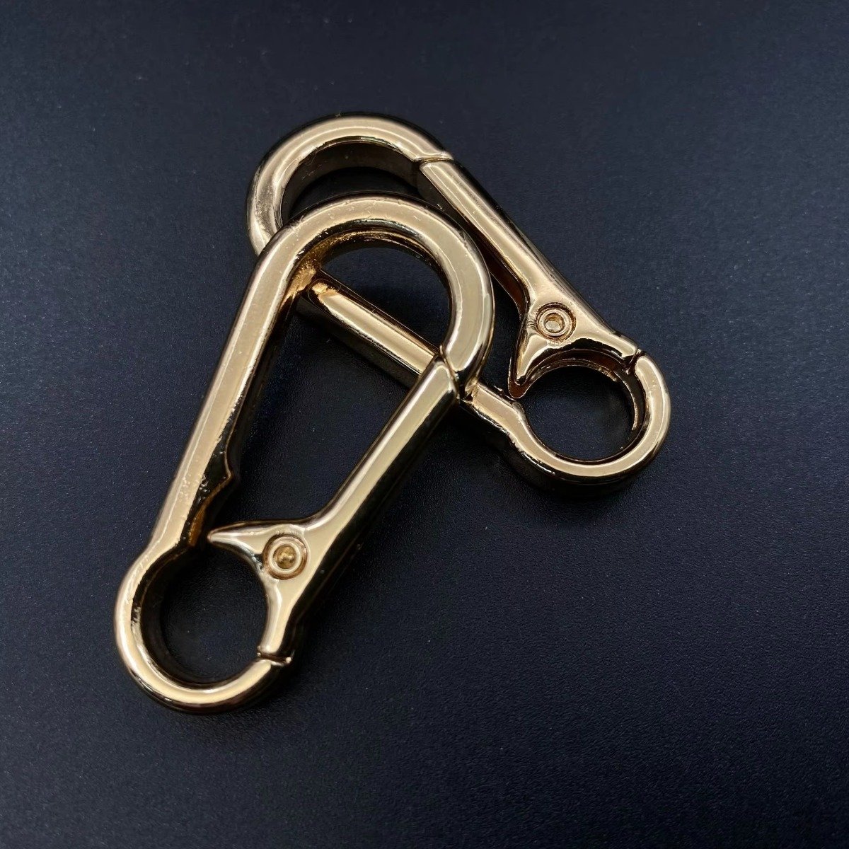 Spring Keychain Climbing Hook Black Clasp Car Keychain Simple Strong Carabiner Shape Keychain Accessories Metal Vintage Key Chai