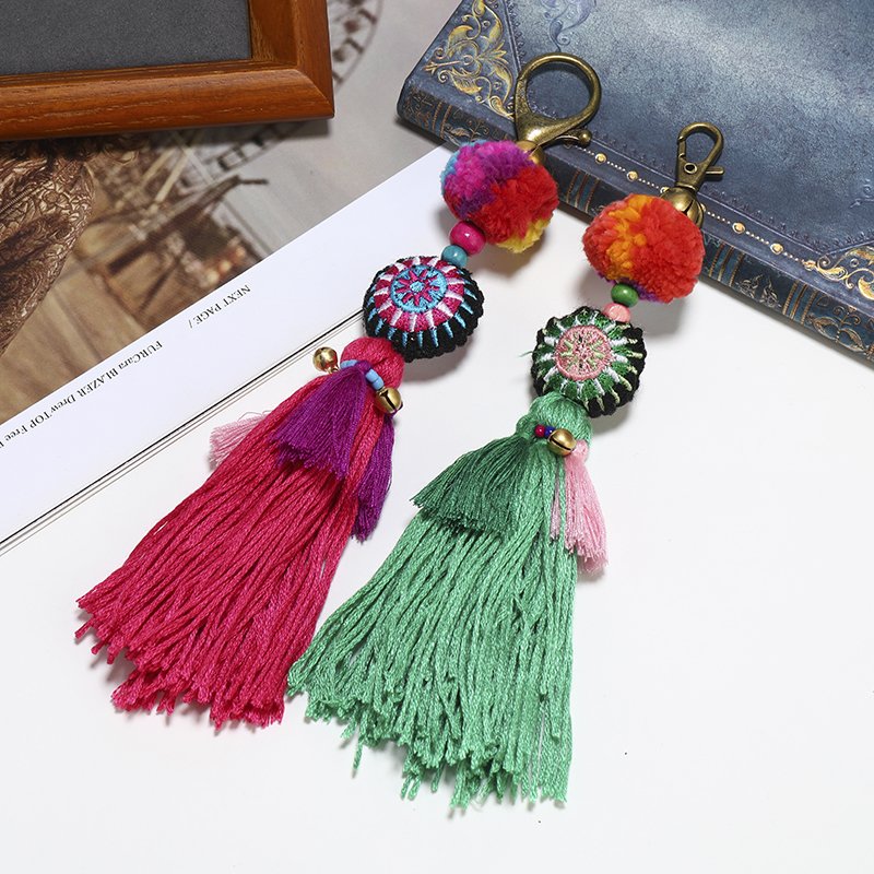 Bohemian style pompom copper bell metal keychain retro tassel car key handbag security keychain
