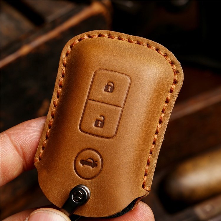 Hand Sewing genuine leather Car Key Case Cover for Toyota Smart Remote 3 Buttons Car Key Fob Case with Keychain