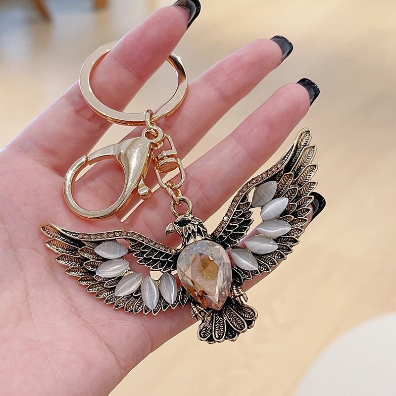 Hot selling animal series Creative Eagle wings retro metal keychain car key chain accessory bag pendant