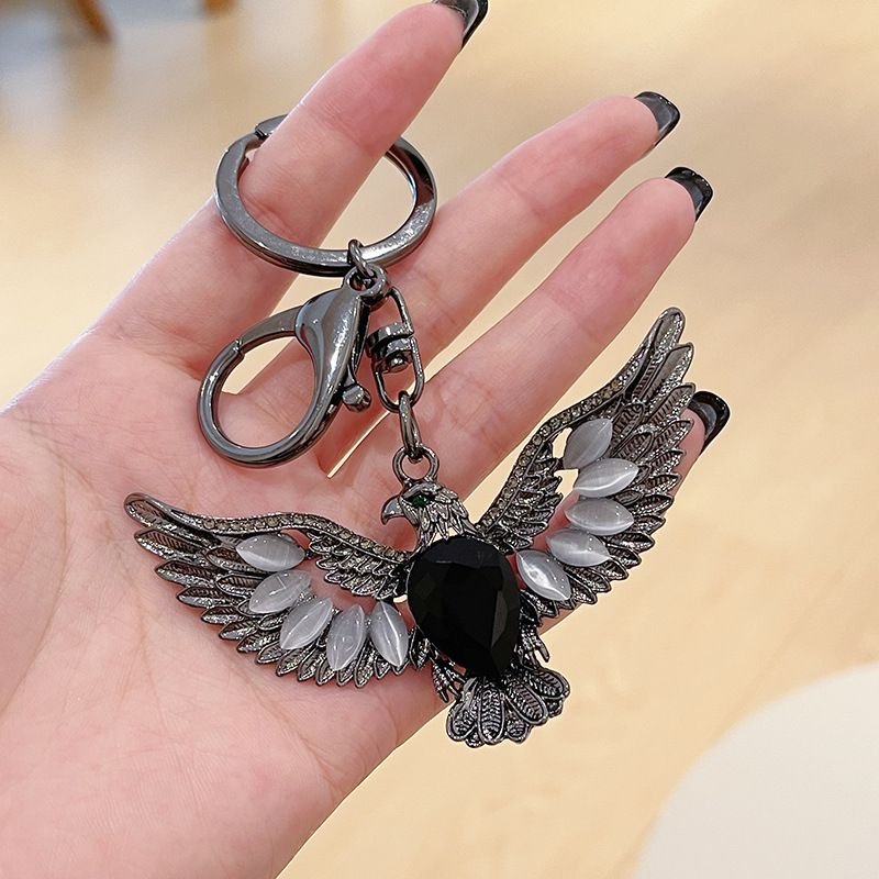 Hot selling animal series Creative Eagle wings retro metal keychain car key chain accessory bag pendant