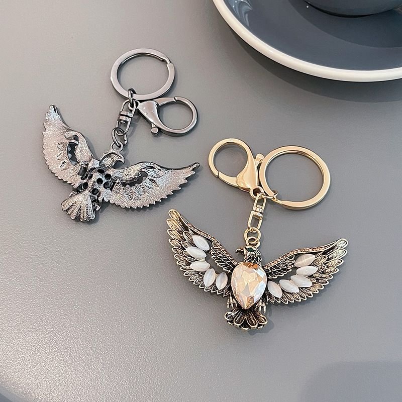 Hot selling animal series Creative Eagle wings retro metal keychain car key chain accessory bag pendant
