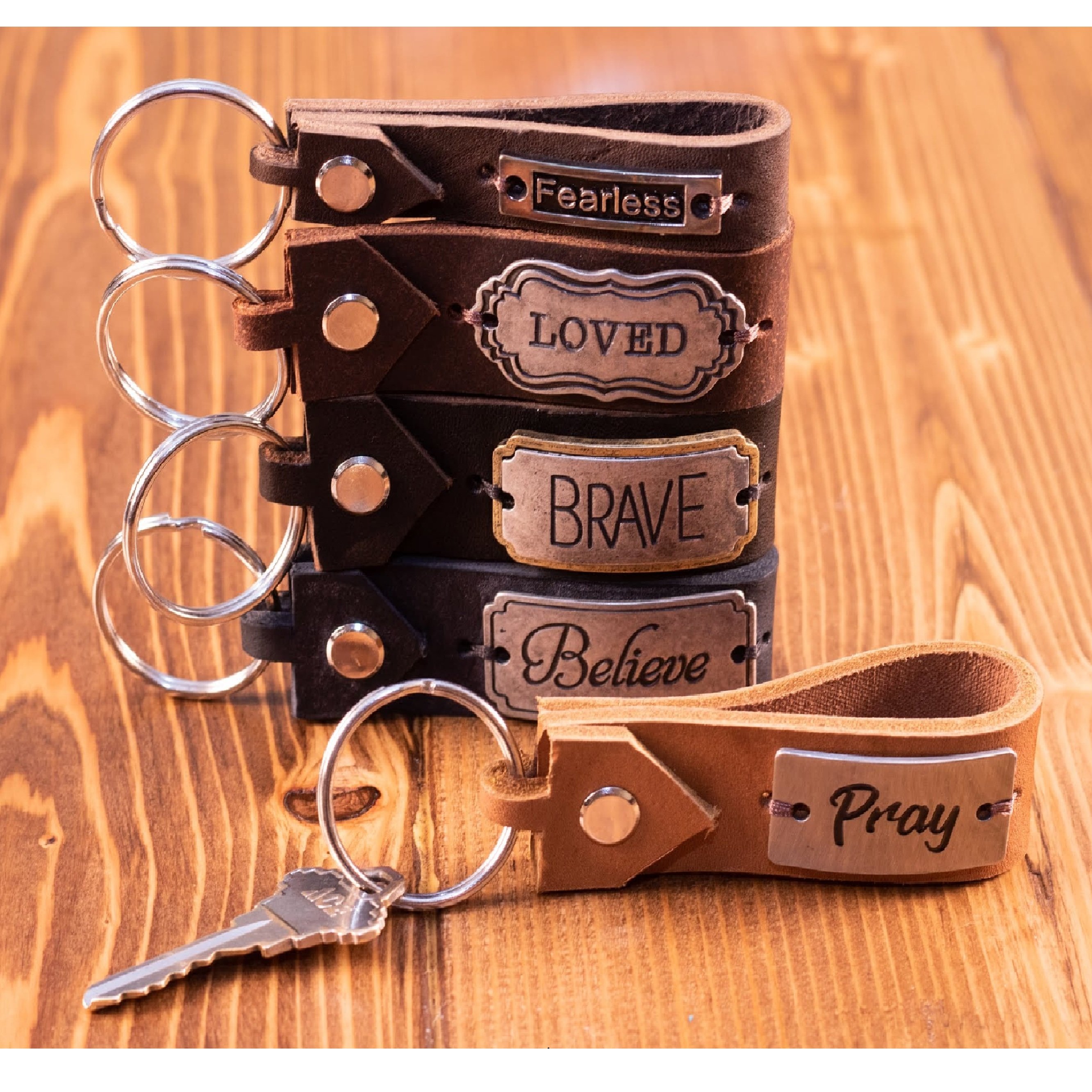 Wholesale Luxury Handmade Genuine Leather Keychain Custom Car Keychain Accessories for Export Luxury Custom Keychain