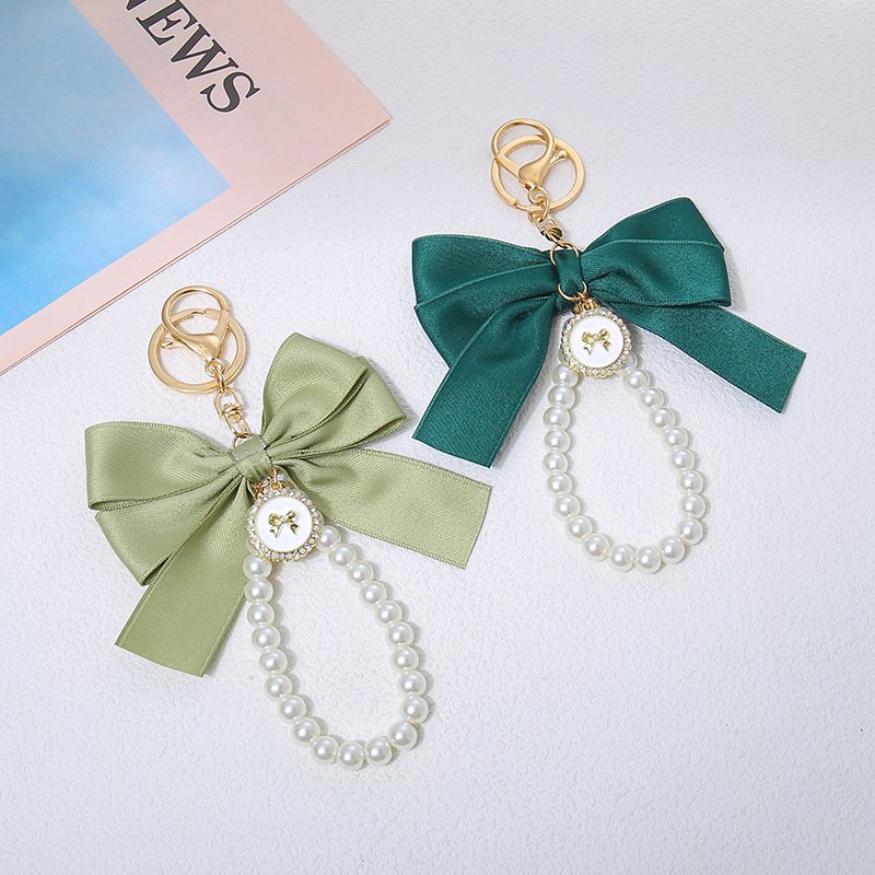 Fashion handmade beaded bow key chain Pearl wristband Pearl chain Key ring Attractive women's bag Pearl key chain pendant gift