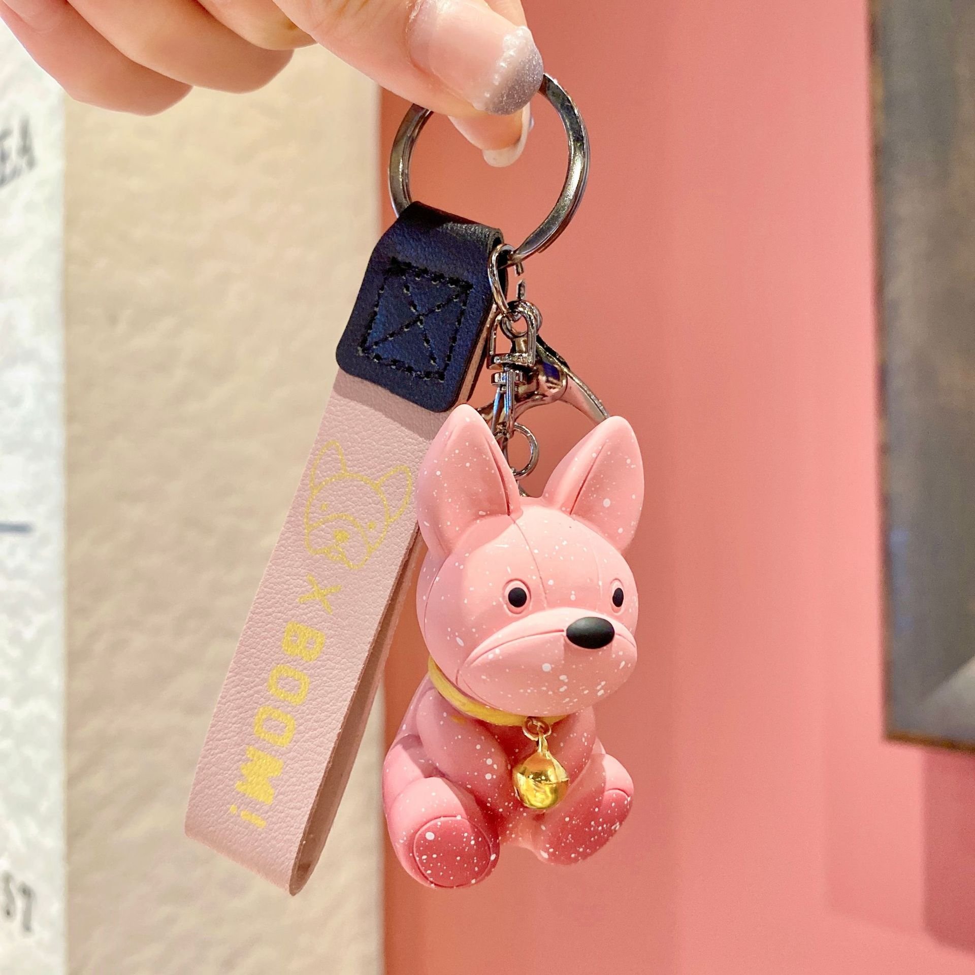 Creative cartoon resin Star Method Dogfighting Keychain Fashion cute bag pendant Car key chain accessories Creative gift pendant