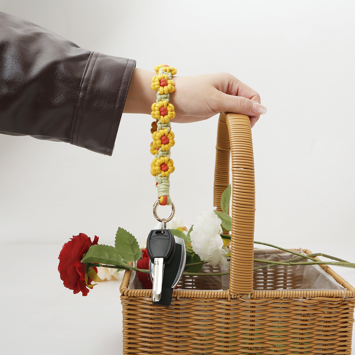New Arrival Bohemian Flower Small Daisy Key Ring DIY Hand Woven Cotton Wrist Phone Key Ring