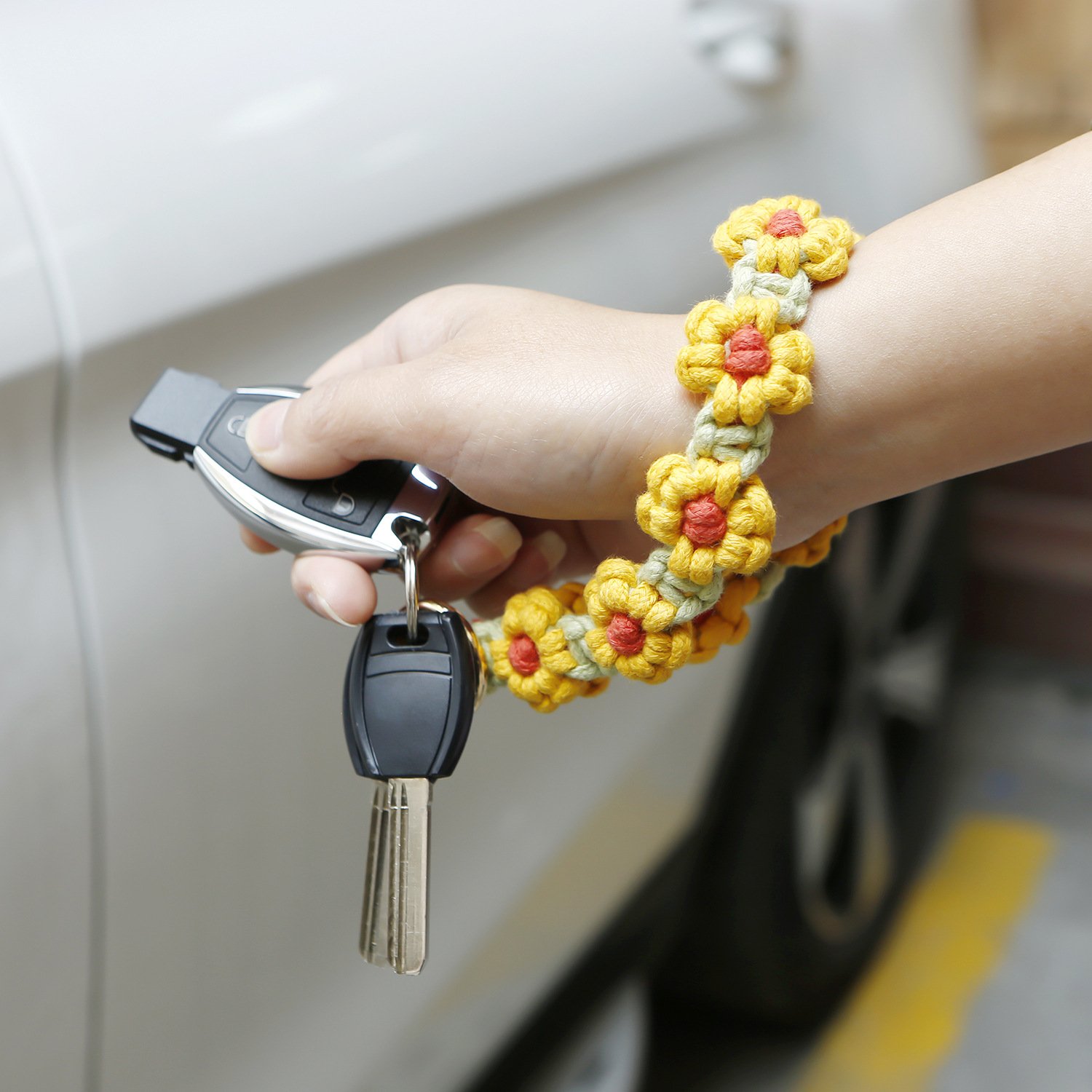 New Arrival Bohemian Flower Small Daisy Key Ring DIY Hand Woven Cotton Wrist Phone Key Ring