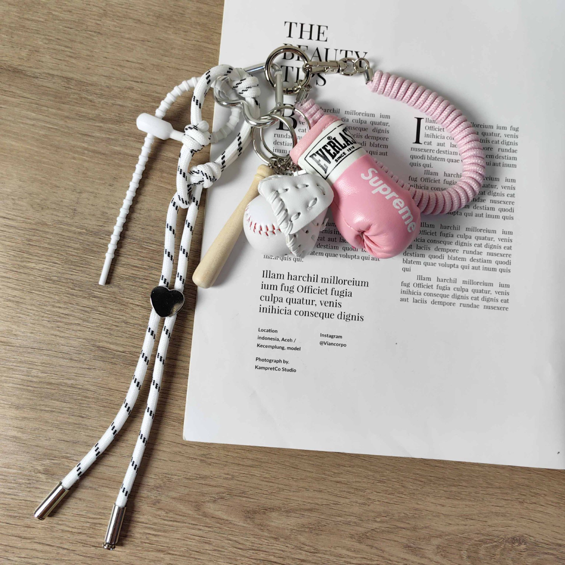 2024 New Punk Girls Light Pink Boxing Glove Pendant Keyring Sports Lovers Baseball Charm Women Car Key Chain Rope Keychains