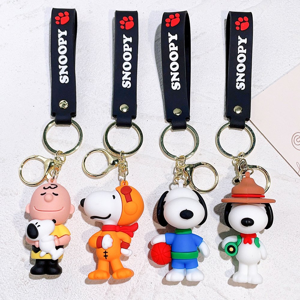 3d Pvc Cute Cartoon Kawaii Anime cute Key Chain Snoopy keychain personality Charlie doll car keychain pendant