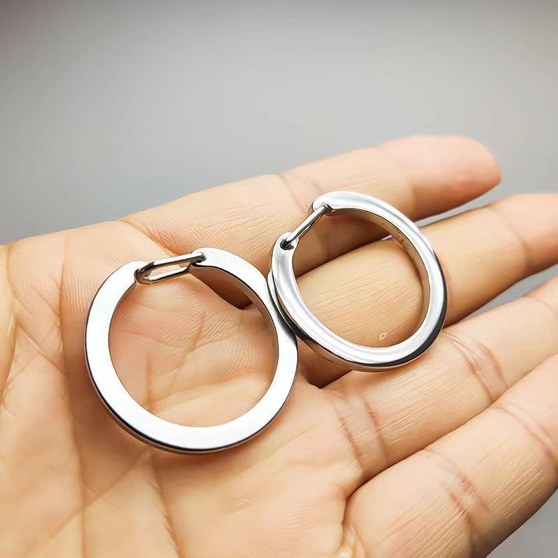 Outdoor titanium alloy keychain creative car key ring men's stainless steel personality pendant ring C-line spring buckle