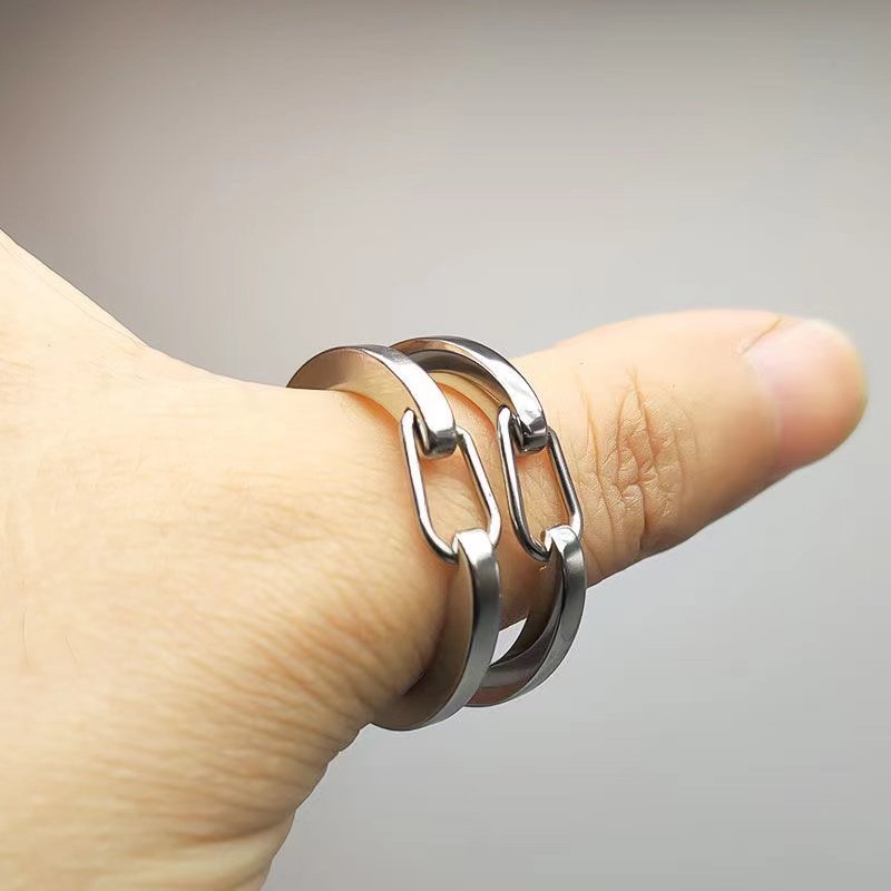Outdoor titanium alloy keychain creative car key ring men's stainless steel personality pendant ring C-line spring buckle