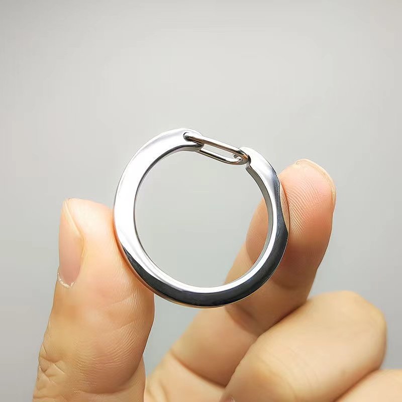 Outdoor titanium alloy keychain creative car key ring men's stainless steel personality pendant ring C-line spring buckle