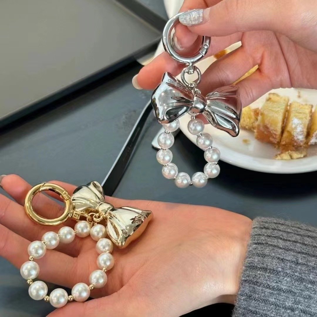 Wholesale Sweet Pearl Bow Beaded Pendant For Women Girls Luxury Car Keychain Bag Hanging Decoration Accessories Gifts
