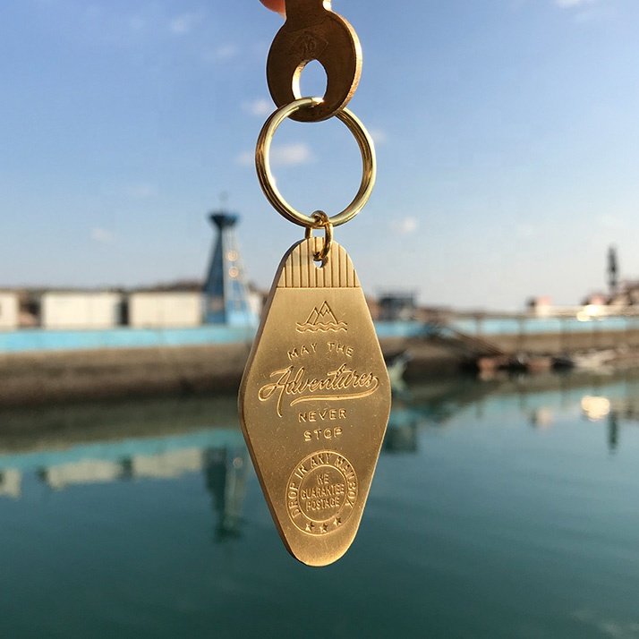 luxury retro metal hotel keychain pendant custom logo motel key tag car keychains