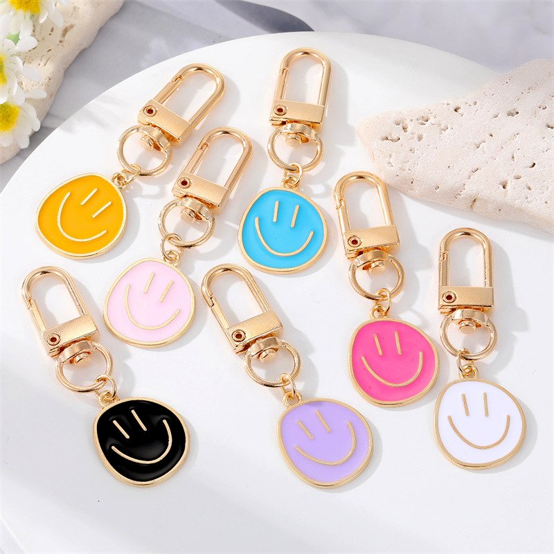 Wholesale Funny Smile Face Metal Keychains Irregular Design Keyring Accessories for Women for Bags Cars & Jewelry Storage