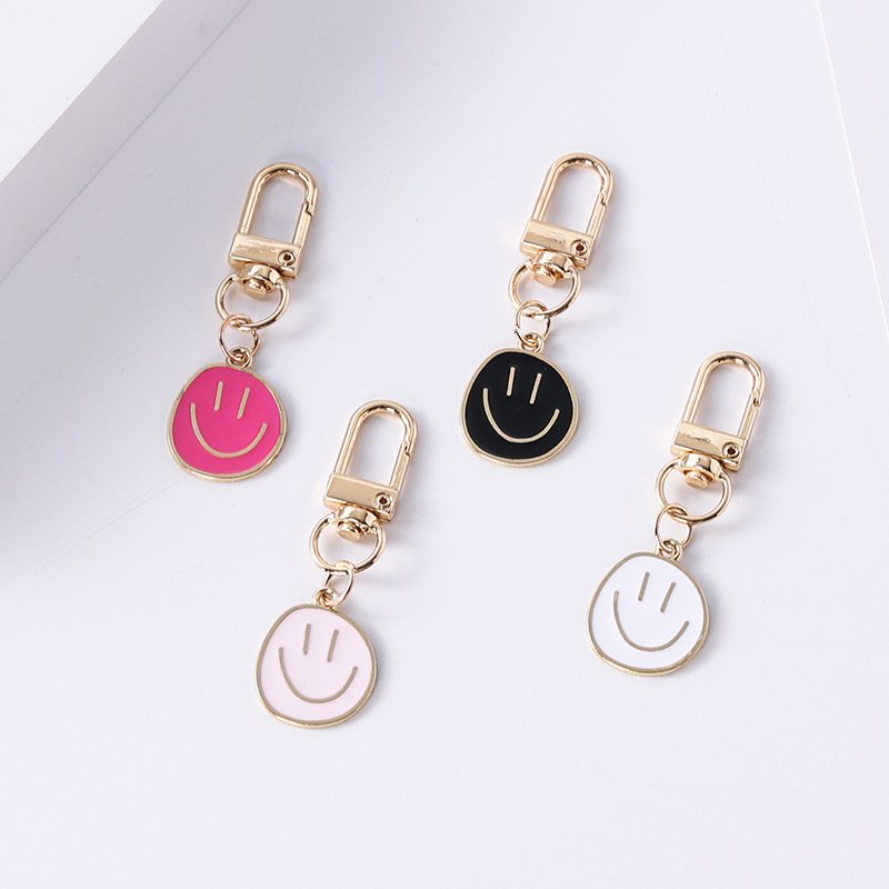 Wholesale Funny Smile Face Metal Keychains Irregular Design Keyring Accessories for Women for Bags Cars & Jewelry Storage