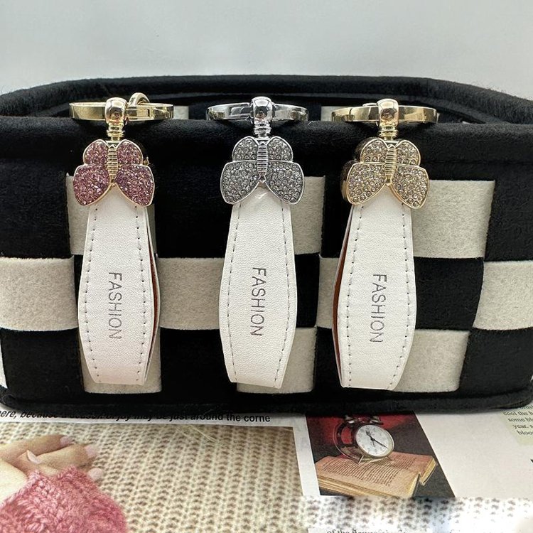 Manufacturer Car key chain pendant Diamond key ring metal luxury keychains