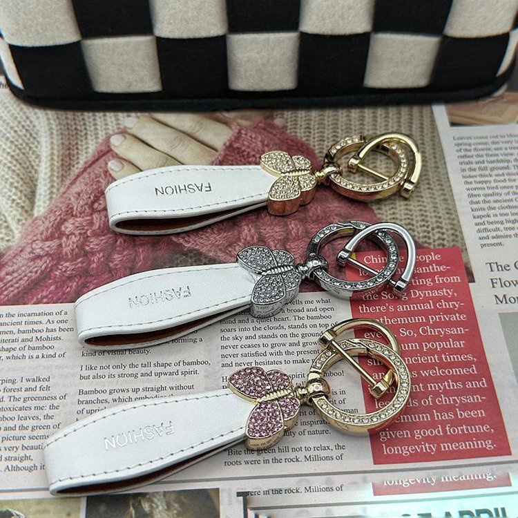 Manufacturer Car key chain pendant Diamond key ring metal luxury keychains