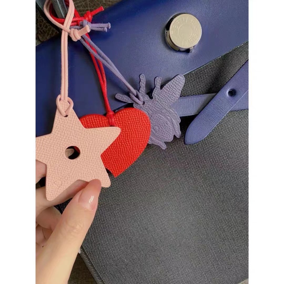 New leather Tags embossed hang tag with cars hang tag five-pointed star keyholder keychains car key chain bag charm