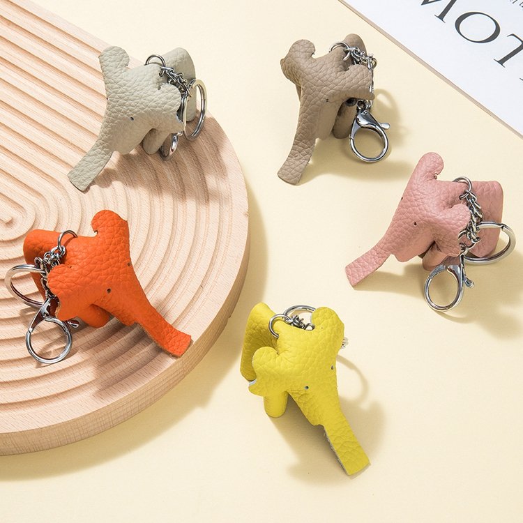 Wholesale Cute Leather elephant keychain Creative Animal car key ring pendant manufacturer key chain